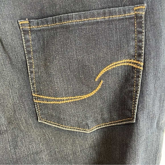 NWT Signature By Levis Gold Women's Size 20 short Mid Rise Straight Cotton Blend - Picture 7 of 10